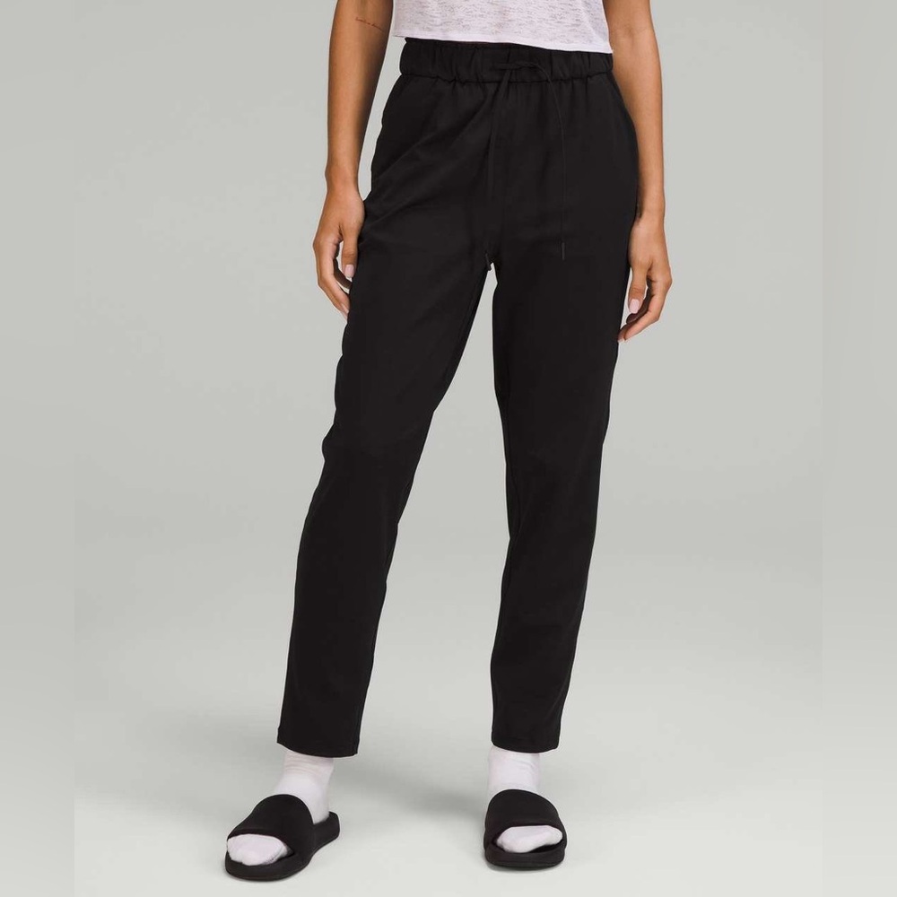 Lululemon Women’s Straight Leg Jogger